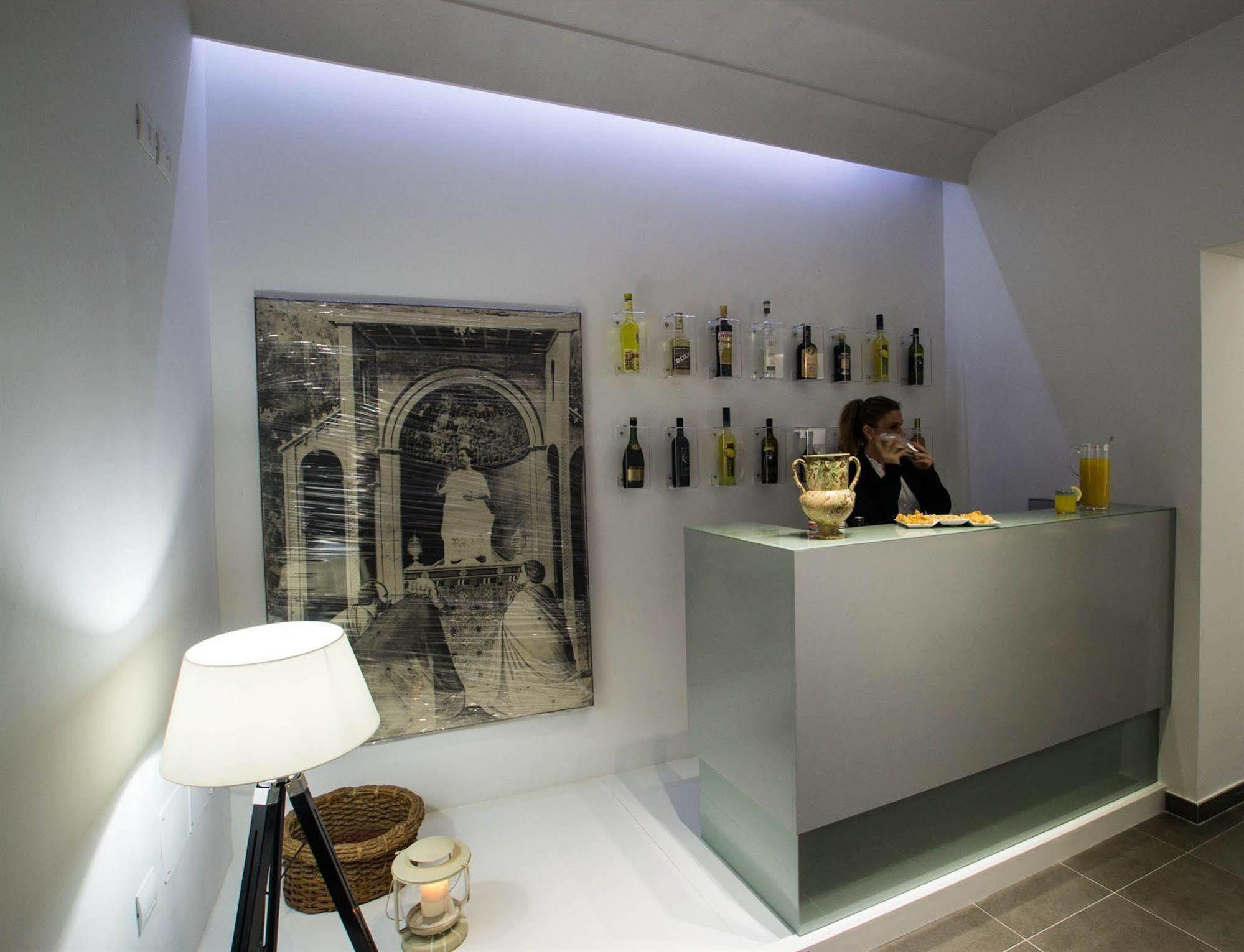 Hotel Santa Brigida เนเปิลส์ ภายนอก รูปภาพ