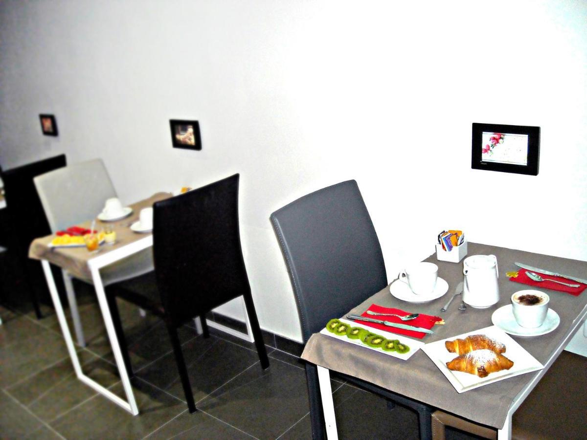 Hotel Santa Brigida เนเปิลส์ ภายนอก รูปภาพ